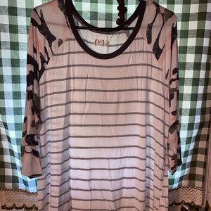 Women’s Maurices 3/4 Sleeve White & Gray Striped Bodice/Pink & Gray Camo Sleeves